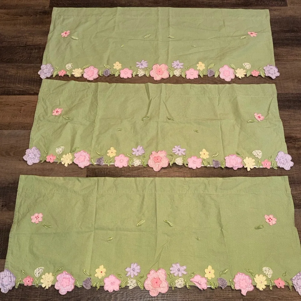 Pottery Barn Kids Daisy Garden Floral Applique Window Valance Set 3 Green 44x18